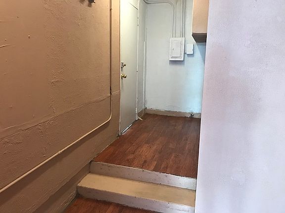 5th image of 325 S Broadway St