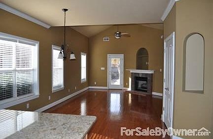 4th image of 301 Vineyard Ln