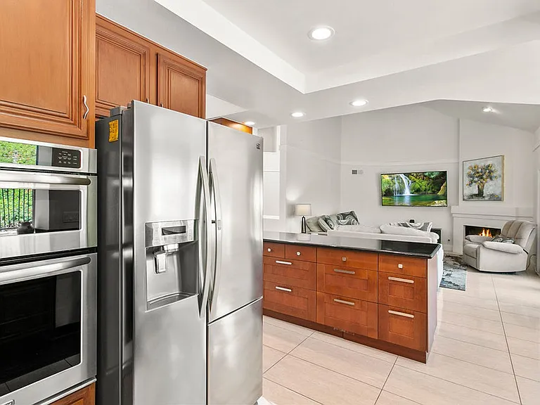 28602 Silverton Dr — Photo 16
