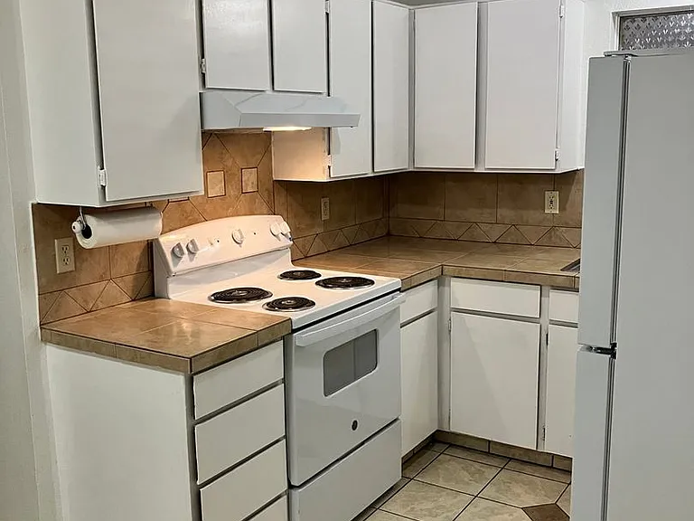 2429 NE Saratoga St — Photo 4