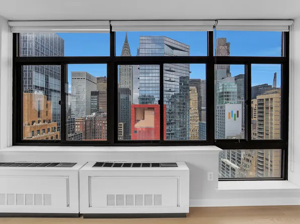 303 East 43rd Street image 15 of 16