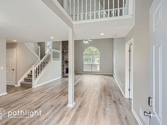 2nd image of 3032 Vineyard Way SE