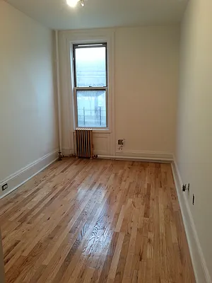 Rented by MCR Realty | media 21