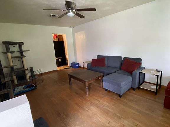 2nd image of 1304 W Maple St