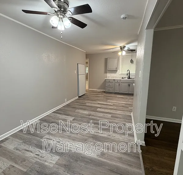 2725 N 47th Ter — Photo 6