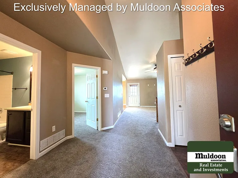 7599 Sailwind Dr — Photo 2