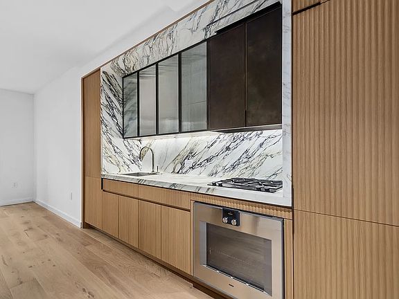 4th image of 135 E 47th St #19F