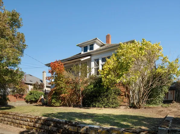 2639 Prior St, Victoria, BC V8T 3X7