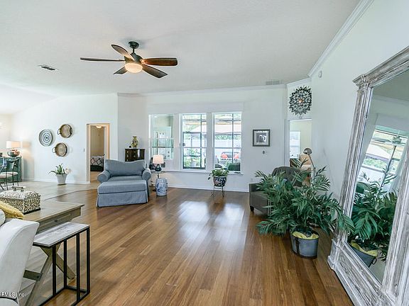 3rd image of 253 S Bellagio Dr