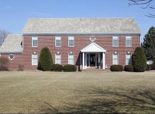 8116 W Ridgeway Ave, Mequon, WI 53097