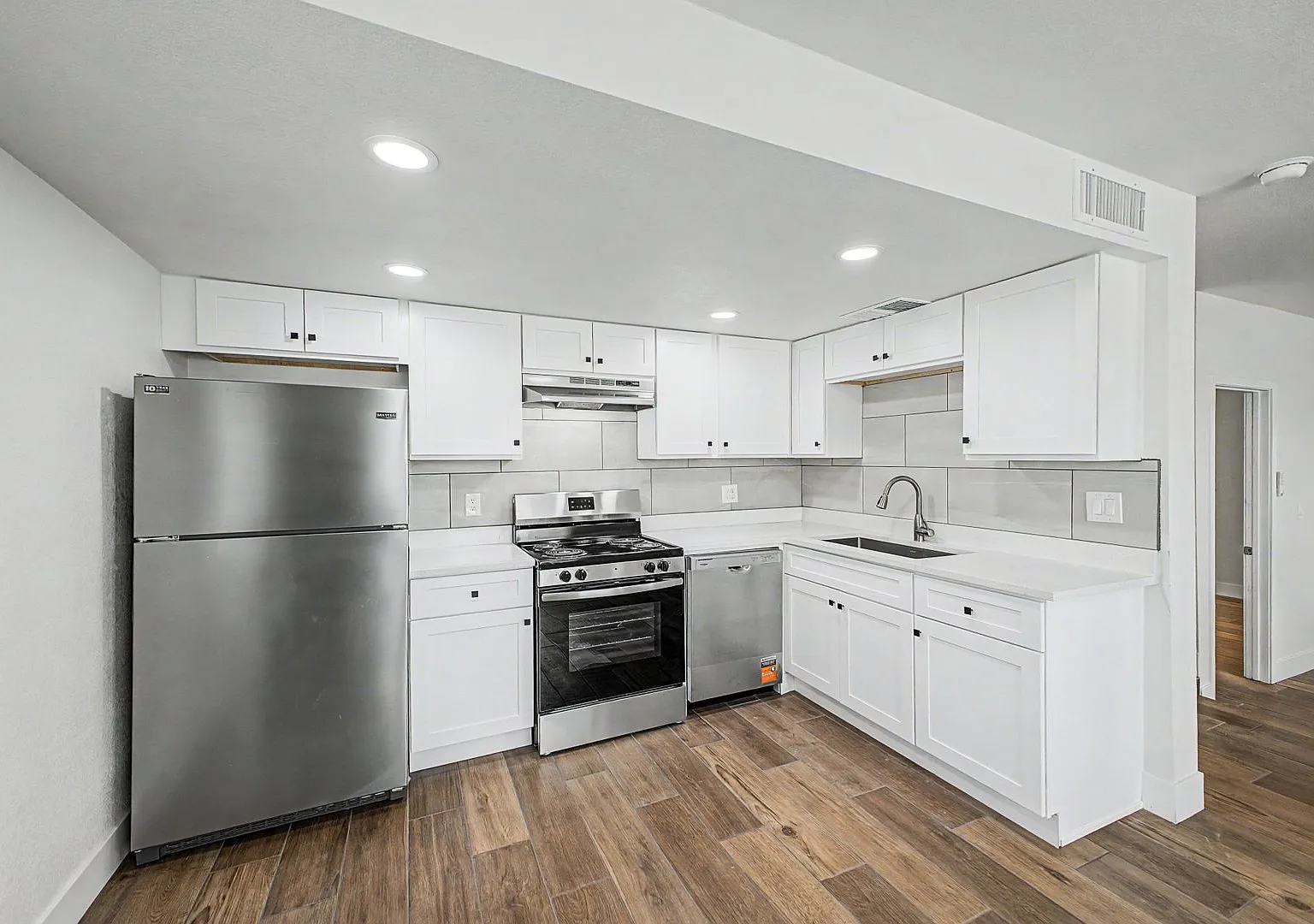 La Jolla Villas — Photo 1
