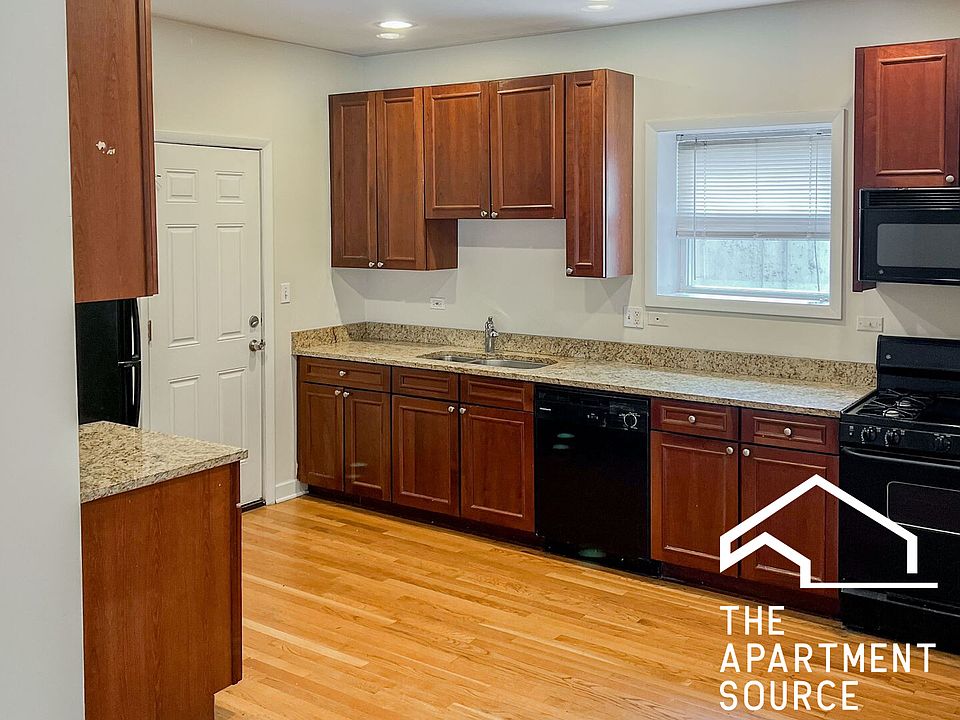 1st image of 3930 N Pine Grove Ave #2C