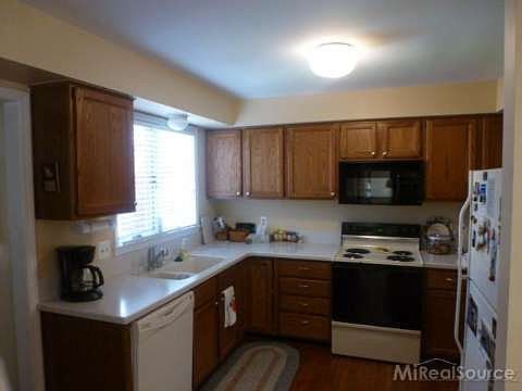2nd image of 18811 Linden Dr