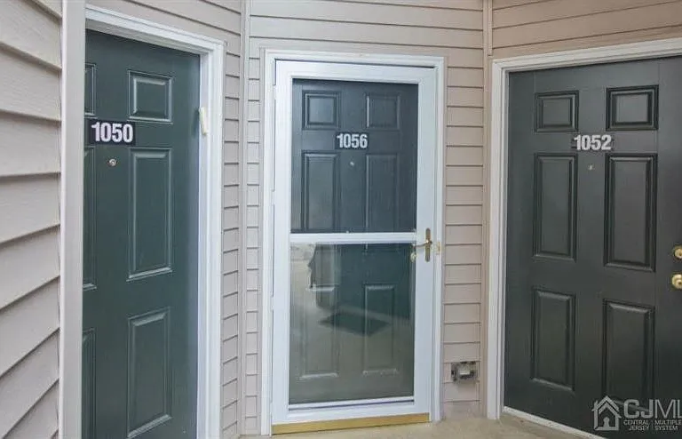 1056 Morning Glory Dr — Photo 2