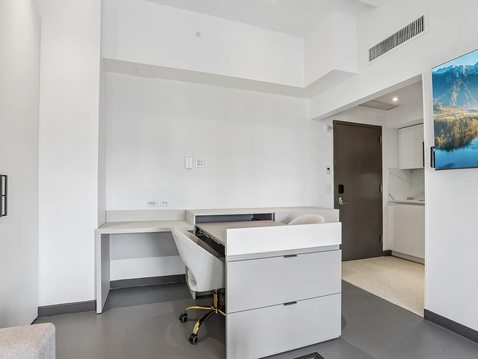 810 Gibson Residences — Photo 4