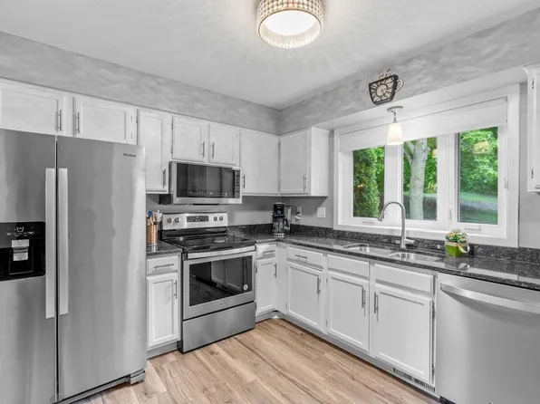 3980 Orchid Ln N, Plymouth, MN 55446