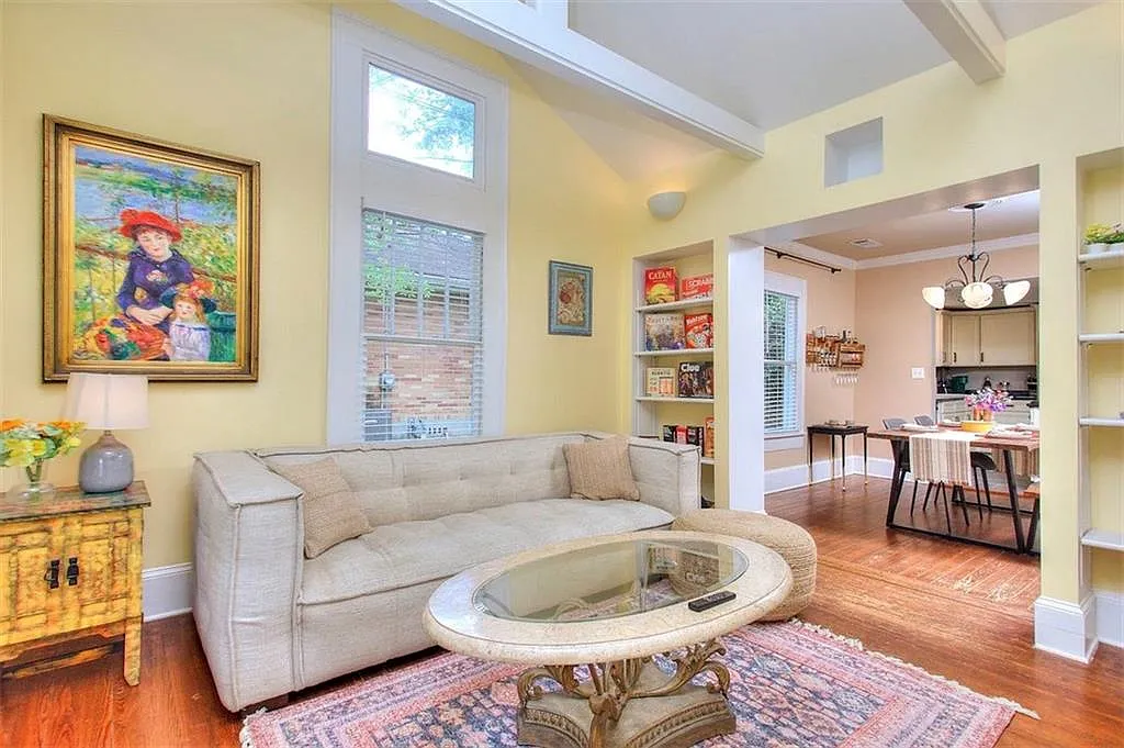 2 bed, 1.0 bath, 989 sqft, $2,500 — Photo 1