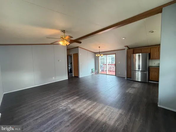 3410 Honeysuckle Ln, Middle River, MD 21220