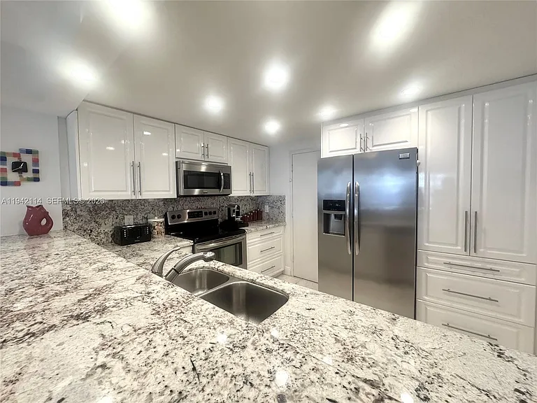3800 S Ocean Dr #519 — Photo 5
