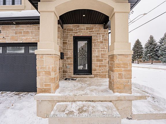 4th image of 23 Forfar Ave