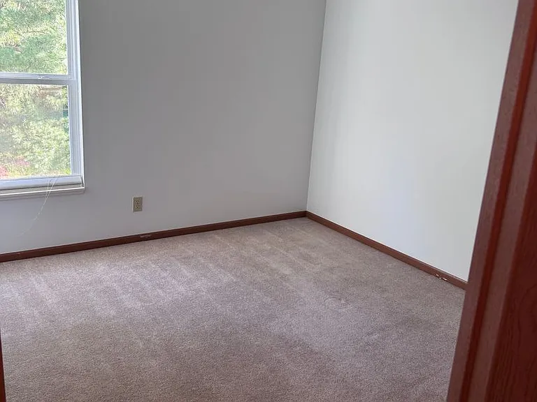 1914 E 725 N — Photo 24