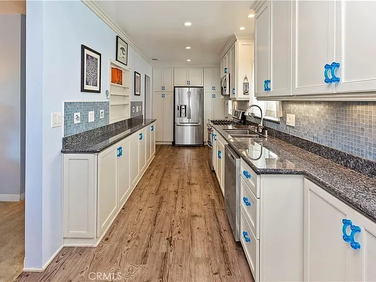 771 W 24th St — Photo 8