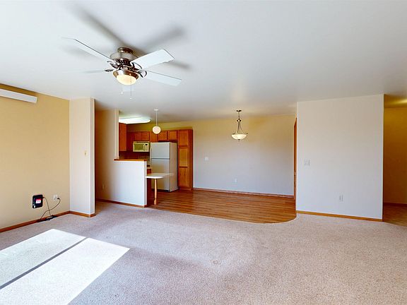 4th image of 924 28th Ave SW #408-B