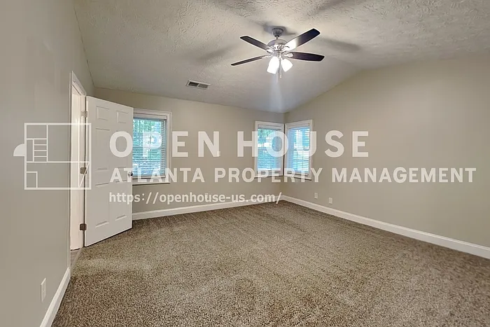213 Brolley Woods Dr — Photo 9