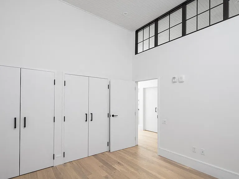 510 Julia St — Photo 12