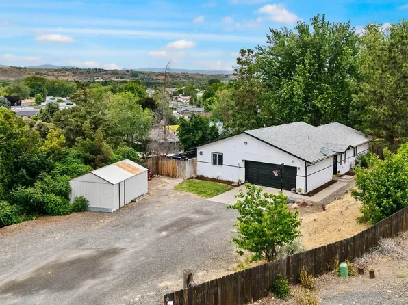 10 Cedar Hill Dr, Yakima, WA 98908