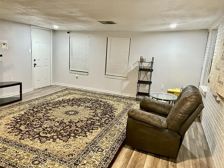 4014 Farmer St — Photo 5