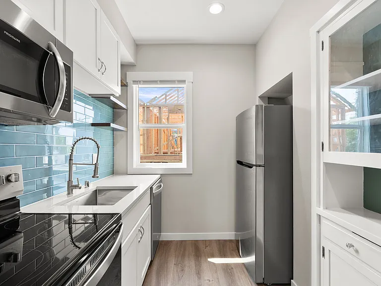 717 W Spofford Ave #201 — Photo 5