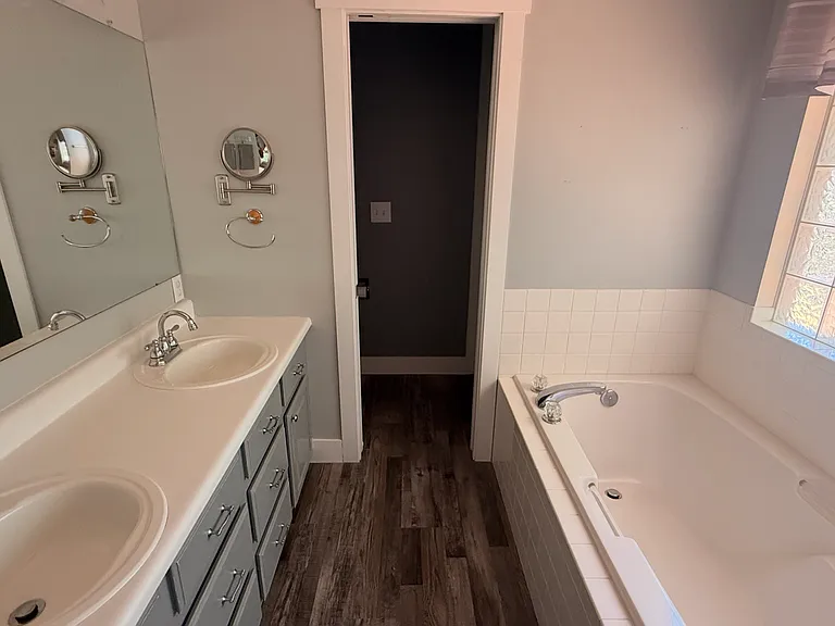 1210 Creekwood Ct — Photo 12