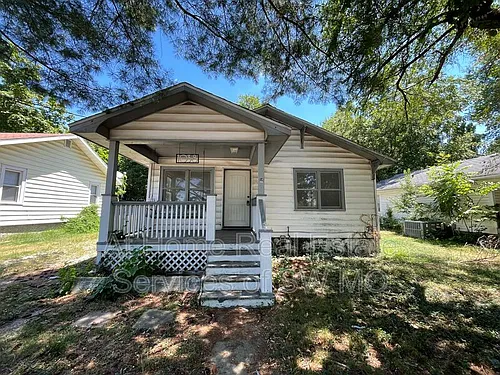 1038 S Stewart Ave Photo 1
