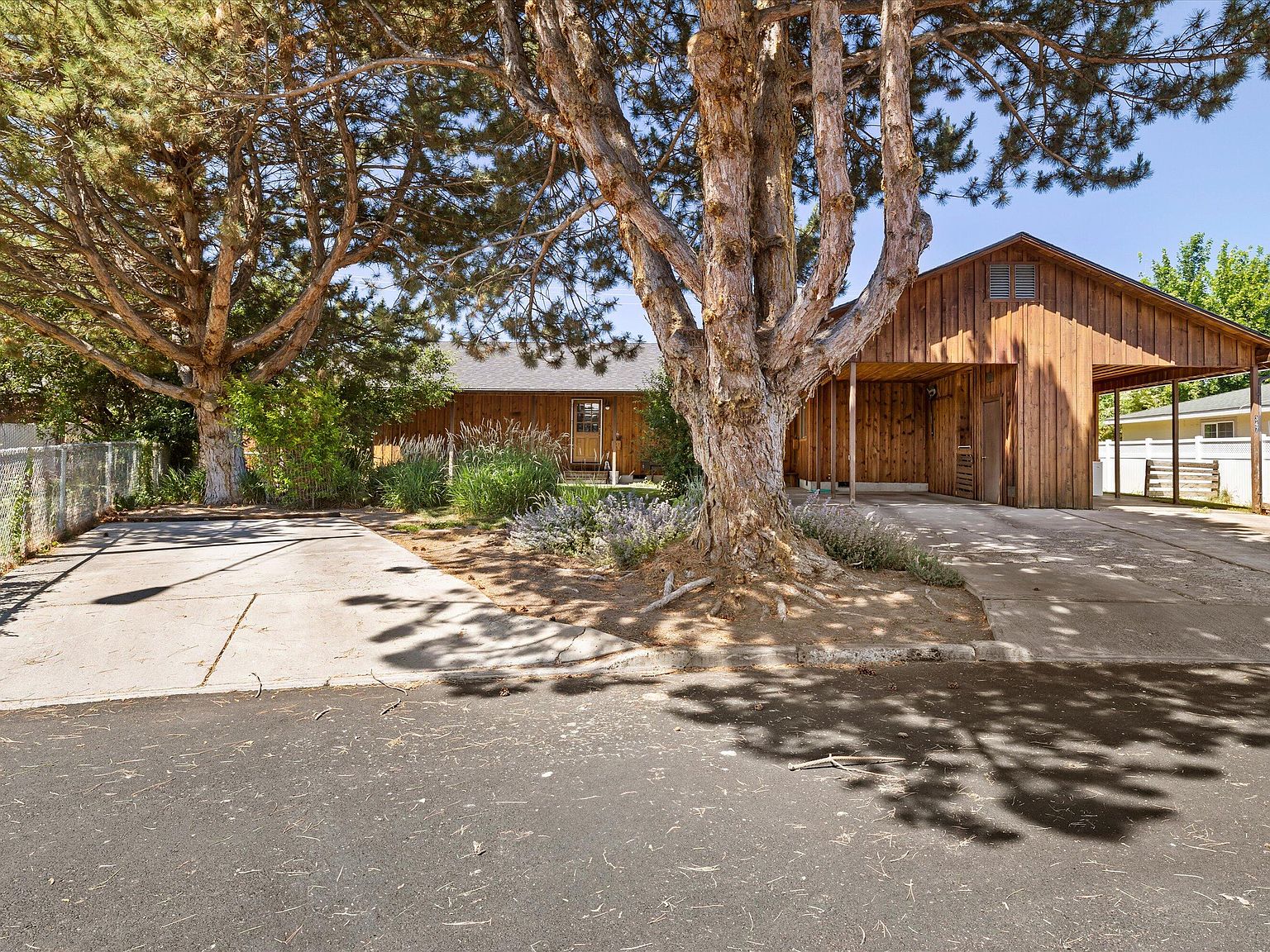 347 SW Ewen St #A & B