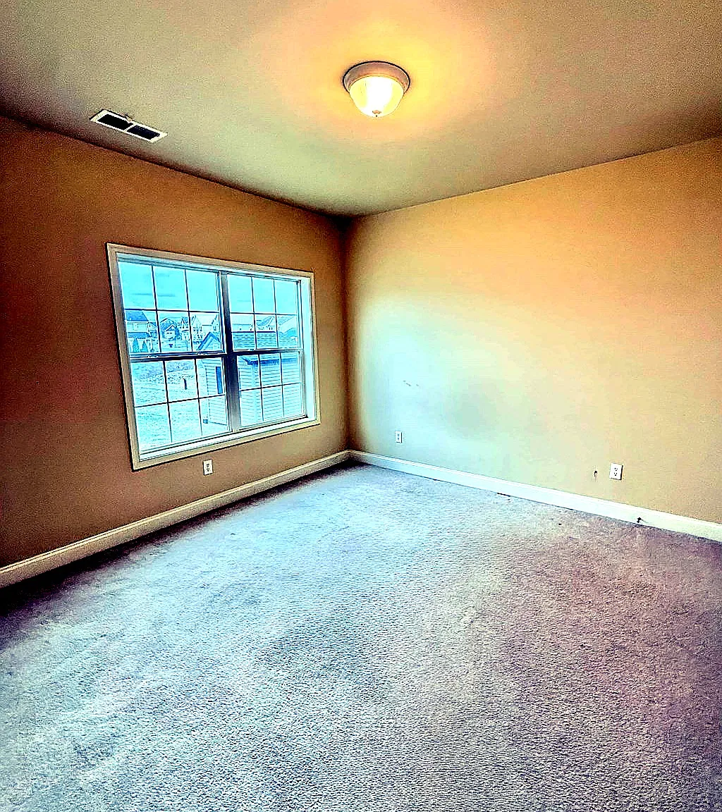 3 bed, 2000 sqft, $1,695 — Photo 3