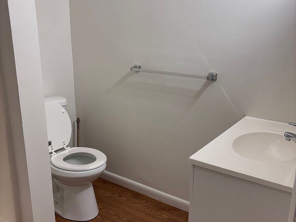 1st image of 1339 Fairview Ave #B