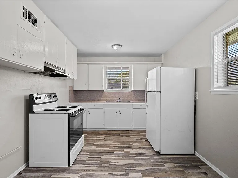 2729 Main St #8 — Photo 7