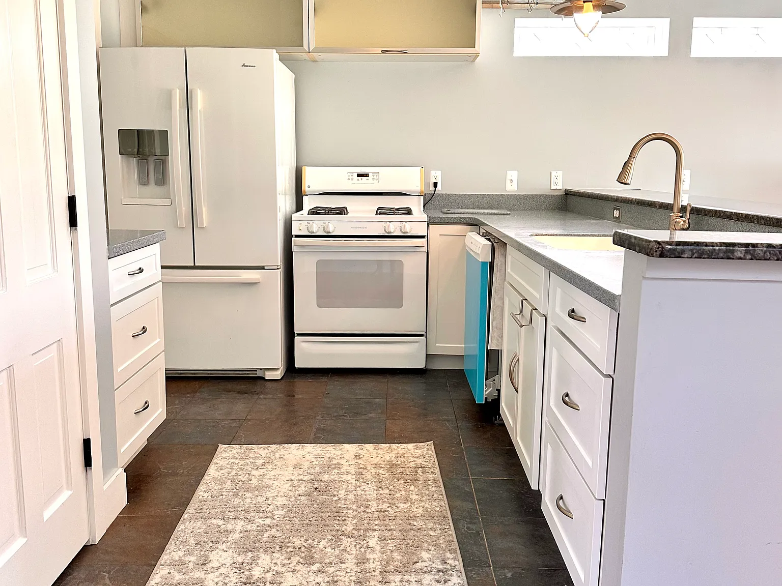 4 bed, 1900 sqft, $2,700 — Photo 4