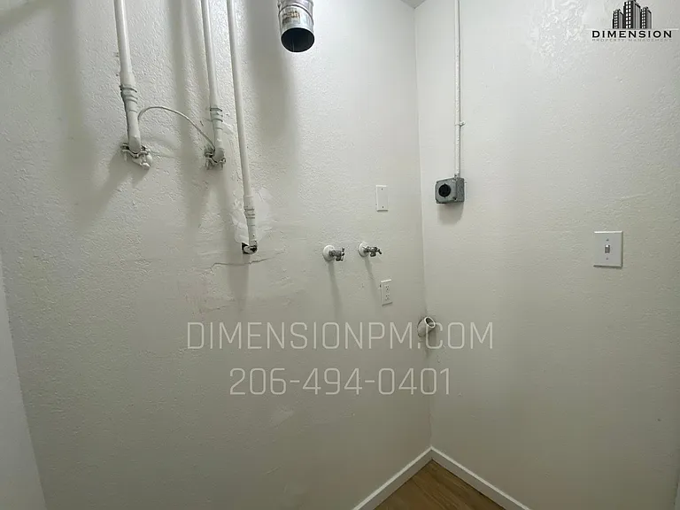 717 Myrtine St — Photo 11