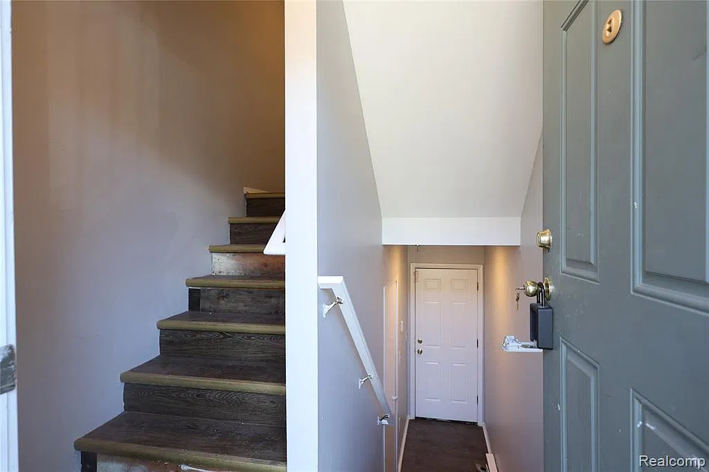 2 bed, 2.0 bath, 1223 sqft, $1,900 — Photo 4