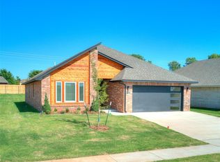 7704 Three Woods Ln, Yukon, OK 73099