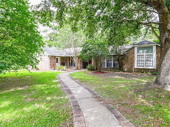 3rd image of 801 Millers Lake Ct