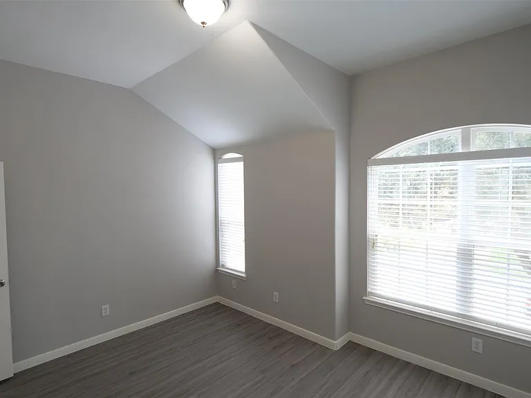 6119 Lakenshire Falls Ln — Photo 31