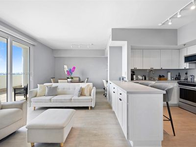 1621 Bay Rd #Penthouse 3, Miami Beach, FL, 33139