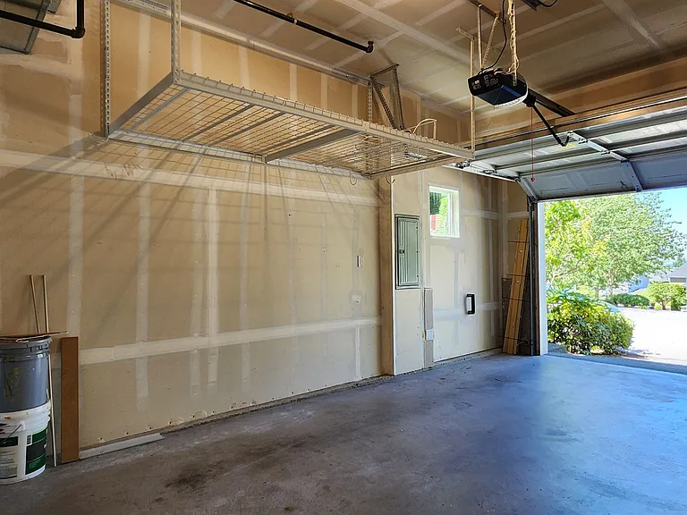 2567 NE Kensington Ct — Photo 4