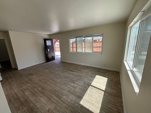 4th image of 1422 Dubuque St APT 1