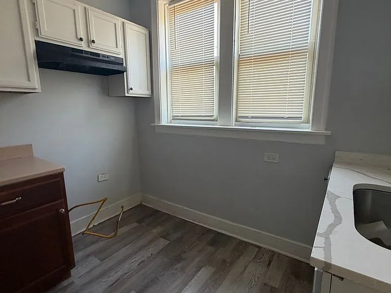7601-7609 S Drexel Ave — Photo 13