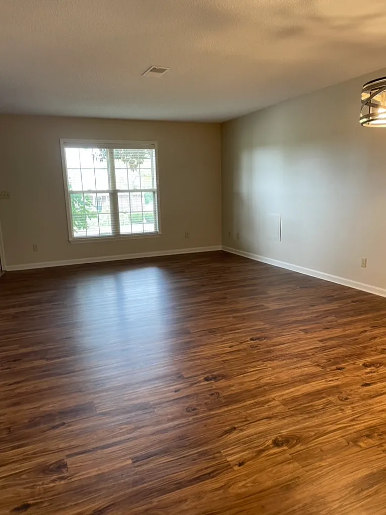 2 bed, 1.5 bath, 1200 sqft, $1,149 — Photo 2
