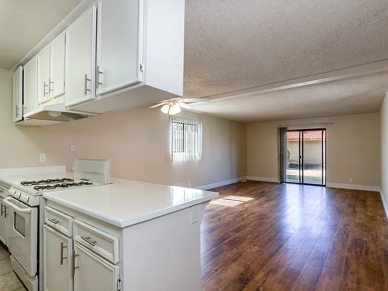 Date Palm Apartments — Photo 2